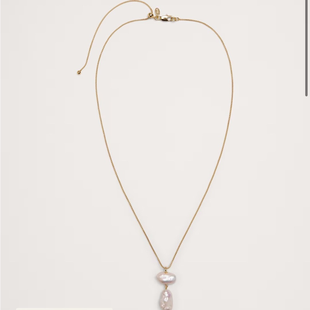 Elegant Gold Necklace with Pearl Pendant